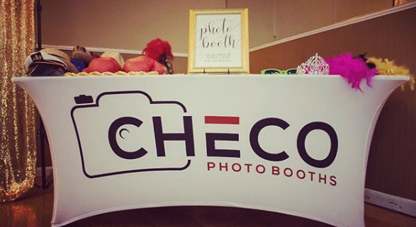 checo photo booth table
