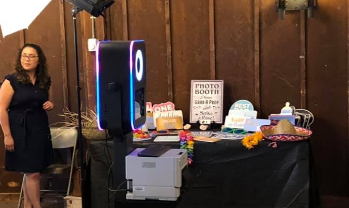 FJ Hernandez showing a professional setup. Looks like a lot of fun with those props! Fj Hernandez Showing A Professional Setup. Looks Like A Lot Of Fun With Those Props!