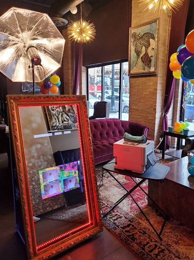 Chicago Mirror Images Shares An Event At A Nice Looking Venue