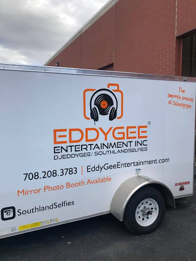 Eddy Gee Gets His New Logo On His Trailer Looks Great