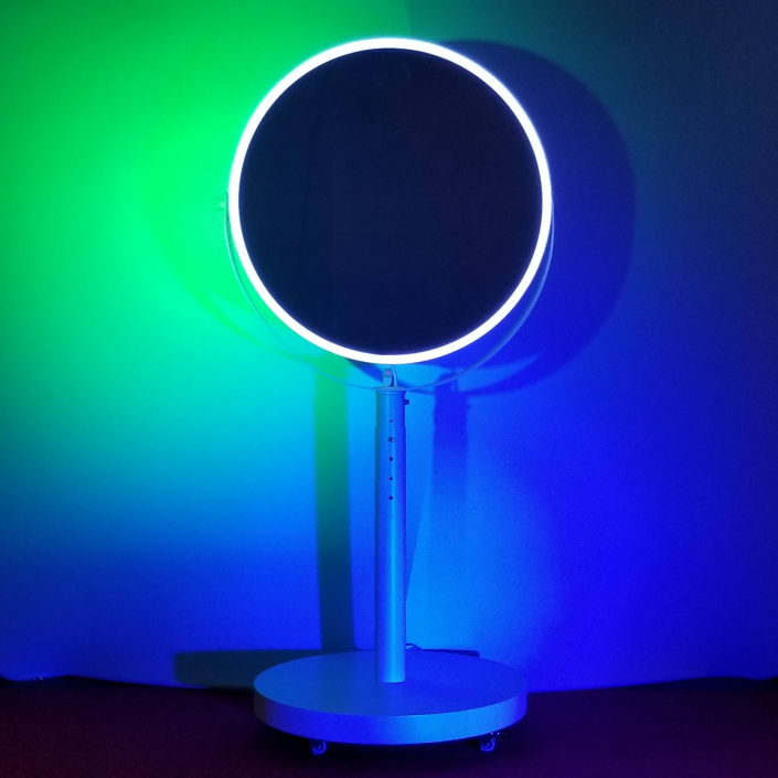 Beauty mirror photo booth