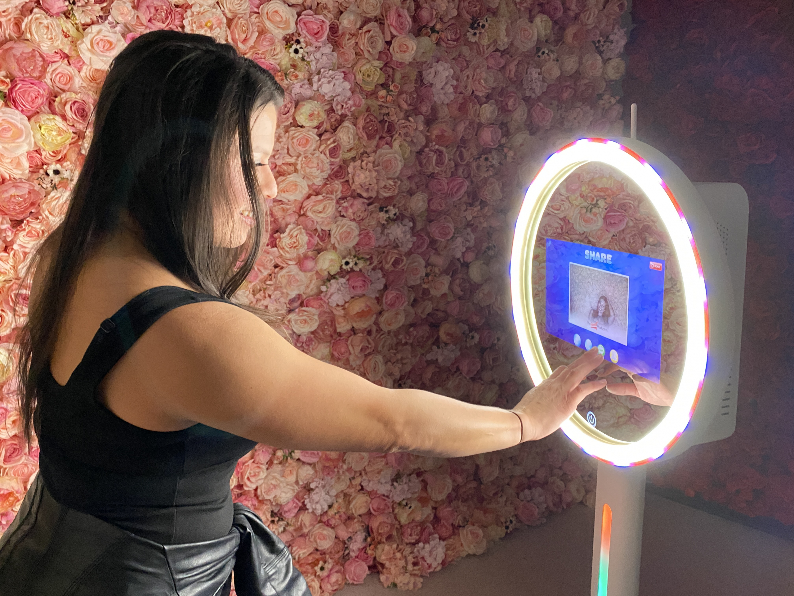 Woman using Cloee Ring Light Photo Booth at event